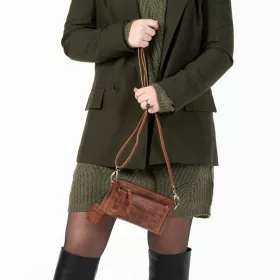    Malá dámska kožená kabelka cez rameno Burkely Croco Cassy koňakovej farby