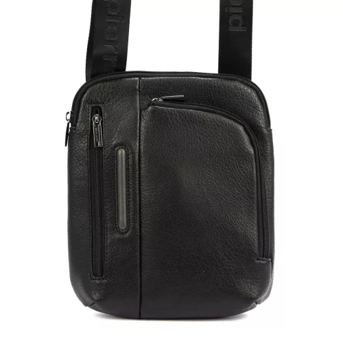  Pánska kabelka cez rameno Pierre Cardin IZA364 3746 čierna 26 x 22 x 5 cm