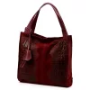  Dámska kabelka cez rameno z bordovej semišovej kože s krokodílím vzorom Luka 26-010 CROCO 34 x 34 x 13 cm