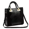 Luka 26-072 fekete krokodilmintás-velúr bőr női kézitáska 30 x 28 x 13 cm