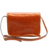  Dámska lesklá kožená crossbody kabelka Florence 58 koňakovohnedej farby 20 x 15 x 7 cm