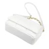  Dámska kožená crossbody kabelka Camilla PREMIUM 10.011 v bielej farbe s retiazkovým uchom, 33 x 20 x 12 cm