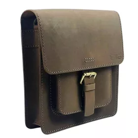   Stredne tmavohnedá bočná taška z byvolej kože s predným vreckom 28 x 26 cm.