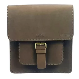    Stredne tmavohnedá bočná taška z byvolej kože s predným vreckom 28 x 26 cm.