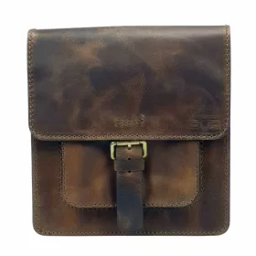    Stredná kožená bočná taška s predným vreckom, taška cez rameno 28 x 26 cm.