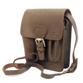    Blazek&Anni: Malá bočná unisex kabelka z byvolej kože s držiakom na pero a vreckom 19x16 cm