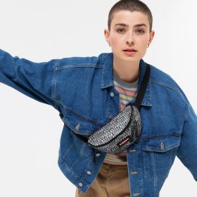  Čierna kabelka na opasok Eastpak Springer Sculptype