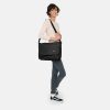  Bočná taška Delegate+ Black Eastpak, taška na notebook 17"
