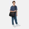  Bočná taška Delegate+ Black Eastpak, taška na notebook 17"