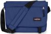  Bočná taška Delegate+ Triple Denim Eastpak, taška na notebook 17"